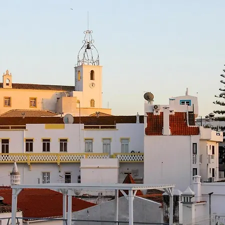 Sofeelings, Mar Piso 2, Baixa De *